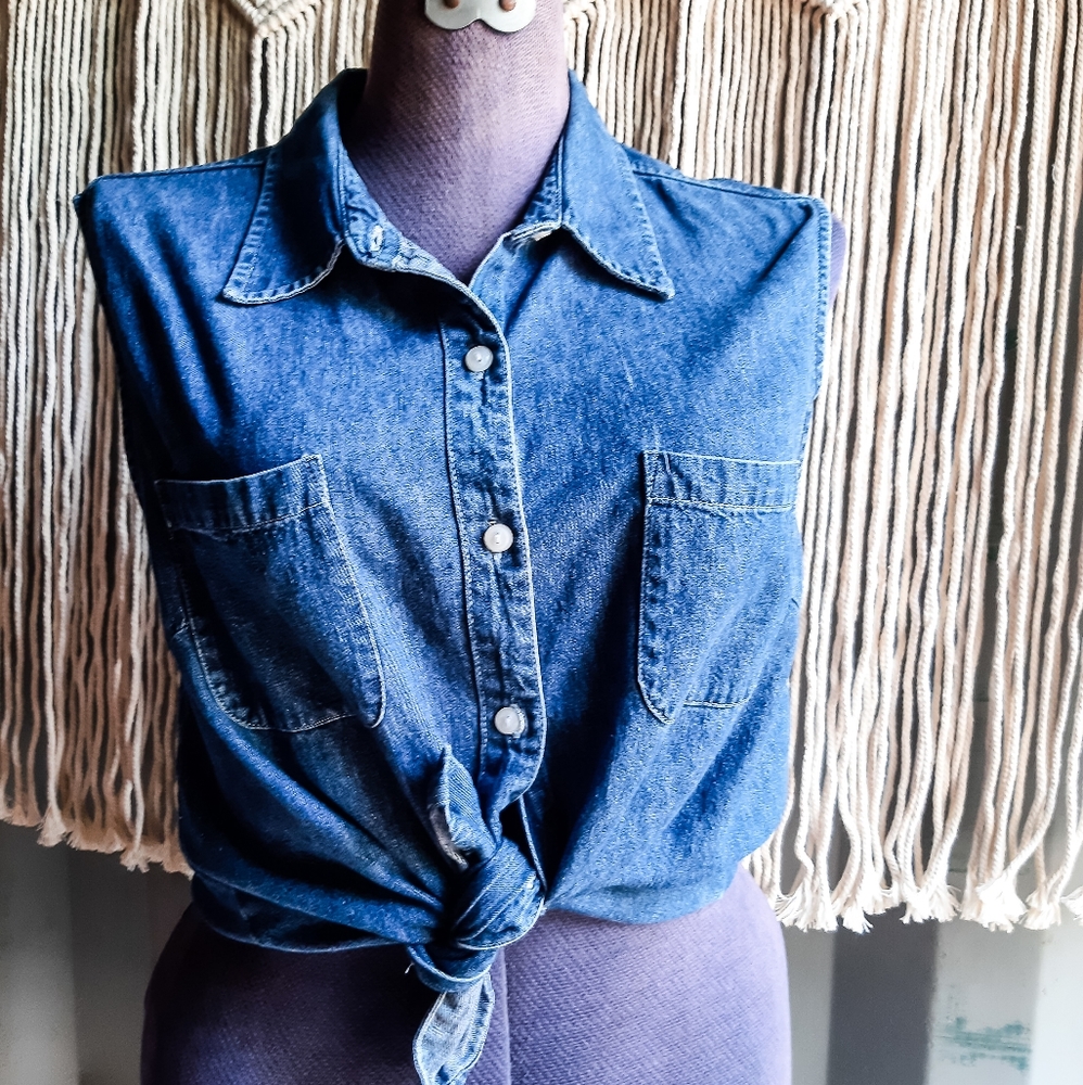 "The Rachel Green" shirt sleevless collared shirt. ✨ swipe right!! Denim shirt.